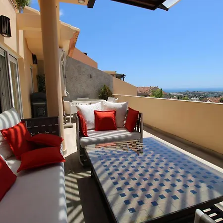 Lovely Duplex Penthouse With Spectacular Sea View شقة