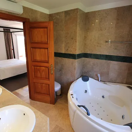 Lovely Duplex Penthouse With Spectacular Sea View ماربيا