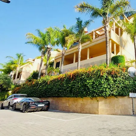 Lovely Duplex Penthouse With Spectacular Sea View شقة *