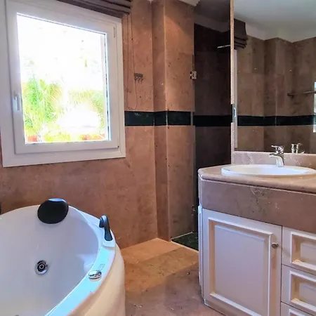 Lovely Duplex Penthouse With Spectacular Sea View شقة ماربيا