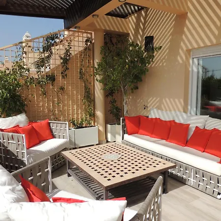 Lovely Duplex Penthouse With Spectacular Sea View شقة